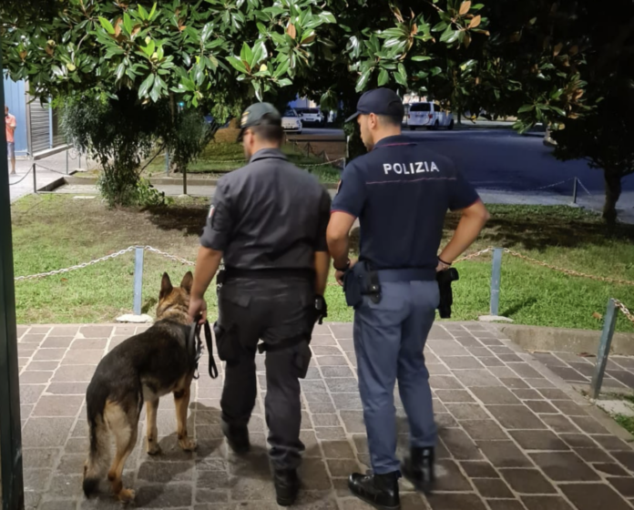 Polizia di Stato di Vicenza in azione a Campo Marzo con cane poliziotto