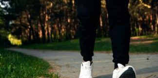 Siesta bocciata, camminare (senza correre) dopo mangiato fa bene