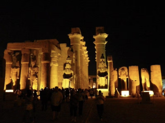 Tempio di Luxor di sera