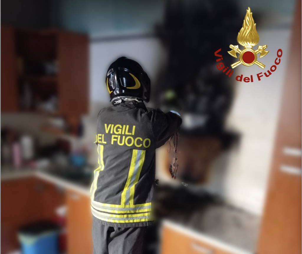 Vigili del Fuoco intervengono per principio d'incendio in appartamento