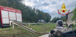 Vigili del fuoco, 30 agosto intenso: incidente mortale a Cogollo, cane illeso. Auto a fuoco a Sossano e incendio di 2500 rotoballe a Pozzoleone