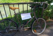 A Vicenza c’è chi ruba le biciclette e chi… le regala per strada. Cartello a Porta Santa Croce: “Per chi ne ha bisogno!” bici porta santa croce