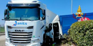 A31, malore dell’autista di un camion che finisce contro un autoarticolato fermo all’interno dell’area di servizio camion incidente