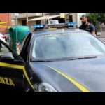 GdF Vicenza, 22 controlli a distributori carburante: 12 sanzionati fino a 50.000 euro per comunicazione irregolare dei prezzi alla pompa Guardia di Finanza (GdF) controlla distributori di carburante