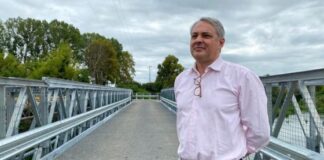 Aperto il ponte provvisorio di Debba alla presenza del consigliere comunale di Vicenza Alessandro Marchetti Ponti di Debba: consigliere comunale Alessandro Marchetti sul ponte provvisorio