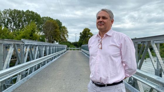 Ponti di Debba: consigliere comunale Alessandro Marchetti sul ponte provvisorio