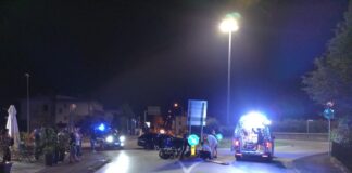 Sinistro con auto, Polizia Locale Nordest Vicentino: a Thiene motociclista colpisce violentemente la testa sul palo della segnaletica