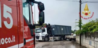 Montorso Vicentino, camion rifiuti coinvolto in incidente: ferito l’autista. Intervento dei vigili del fuoco Autista camion rifiuti montorso vicentino