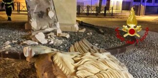 Vigili del fuoco: furgone finisce contro il Leone di San Marco al centro della rotatoria di Montecchio e salvato un cane a Montebello vigili del fuoco