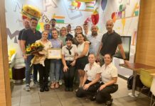 A Valentina Serghi il Global Ray Kroc Award 2024: la Store Manager di Vicenza San Lazzaro tra le migliori Direttrici di ristoranti McDonald’s al mondo Il Global Ray Kroc Award 202 a Valentina Sergi, Store Manager di Vicenza San Lazzaro è una delle migliori Direttrici di ristoranti McDonald’s