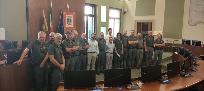 Presidente Andrea Nardin e consigliere delegato Mattia Veronese con la Polizia Provinciale di Vicenza