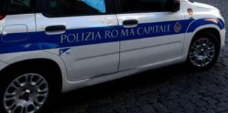 Roma, perde controllo scooter e finisce a terra: morto 29enne
