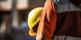 Schiacciato da carrello elettrico in Val Camonica, morto operaio 44enne