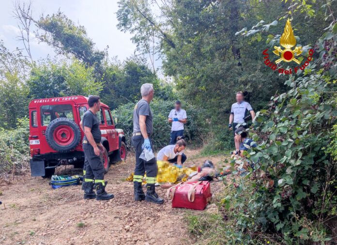 Vigili del Fuoco e sanitari soccorrono 60enne ciclista di Alonte su un santiero dei colli a Sarego