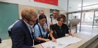 Stazione di Vicenza, sindaco Giacomo Possamai: “Si a negozi e nuove funzioni, no all’interramento dei servizi” Giacomo Possamai con Rfi alla stazione di Vicenza