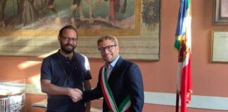 Il sindaco di Vicenza Giacomo Possamai riceve monsignor Christian Carlassare, vescovo di Rumbek in Sud Sudan Il vescovo di Rumbek in Sud Sudan Christian Carlassare col sindaco di Vicenza Giacomo Possamai a Palazzo Trissino