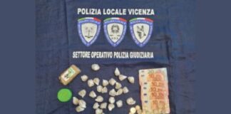 La polizia locale di Vicenza arresta un pusher in piazzale Bologna La polizia locale di Vicenza arresta un pusher in piazzale Bologna