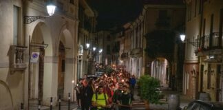 Monte Berico, 250 giovani in pellegrinaggio notturno con il Vescovo al santuario mariano pellegrinaggio notturno monte berico foto Diego Strazzabosco