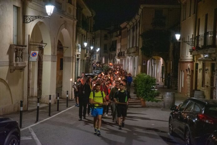 pellegrinaggio notturno monte berico foto Diego Strazzabosco