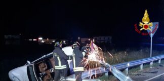 Auto fuoristrada a Montecchio Maggiore nella notte, divelto guardrail. Vigili del fuoco: nessuna persona reperibile