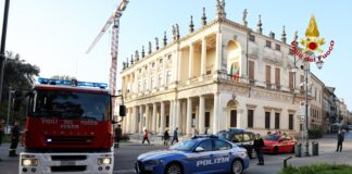 Teatro Olimpico di Vicenza, principio d’incendio spento da un passante (video). VVFF: fiamme accese da senza fissa dimora