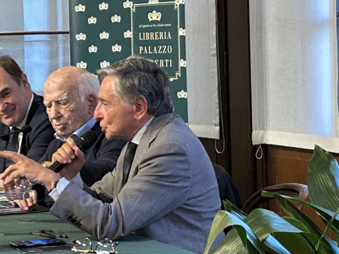 Paolo Cirino Pomicino con Luigi D'Agrò alla libreria Palazzo Roberti a Bassano