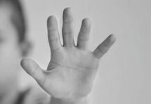 Verona, violenta per anni le figlie minori della compagna: arrestato 45enne