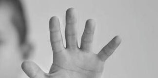 Verona, violenta per anni le figlie minori della compagna: arrestato 45enne