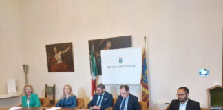 ViOrienta: quinta edizione del Festival della Scuola in Fiera a Vicenza. Nardin: “Occasione per i ragazzi di conoscere l’offerta formativa del nostro territorio” ViOrienta: in ordine da sinistra provveditrice Nicoletta Morbioli, vicepresidente della Provincia Maria Cristina Franco, presidente della Provincia di Vicenza Andrea Nardin, direttore del Giornale di Vicenza Marino Smiderle e assessore all’istruzione del Comune di Vicenza Giovanni Selmo