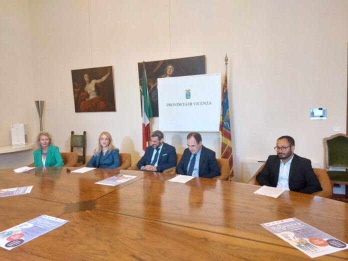 ViOrienta: in ordine da sinistra provveditrice Nicoletta Morbioli, vicepresidente della Provincia Maria Cristina Franco, presidente della Provincia di Vicenza Andrea Nardin, direttore del Giornale di Vicenza Marino Smiderle e assessore all’istruzione del Comune di Vicenza Giovanni Selmo