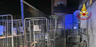 Incendio al supermercato, vigili del fuoco e carabinieri intervengono nella notte a Sandrigo incendio supermercato