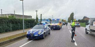 Carrozzina per disabile sulla pista ciclabile centrata da autocarro a Sandrigo Polizia Locale Nordest Vicentino
