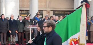 Festa del 4 novembre a Vicenza, Possamai: “Ripartiamo dai ragazzi”. Ghiotto porta la bandiera della città, malore per Zaramella Ghiotto bandiera