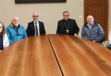 Il Vescovo di Vicenza Giuliano Brugnotto incontra alcuni risparmiatori di “Noi che credevamo” ed esprime vicinanza e solidarietà Vescovo 4 novembre 2023 Associazione Noi che credevamo (1)