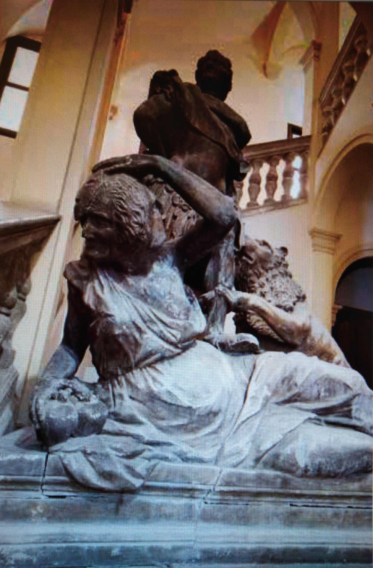Fig. 4. La scultura Il Valore e la Frode , opera di Francesco Leoni