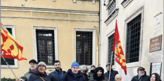 Autoferrotranvieri SVT, presidio Usb con D’Angelo alla Prefettura di Vicenza: ricevuta delegazione, Salvini minaccia nuova precettazione Autoferrotranvieri SVT, presidio Usb Lavoro Privato Vicenza con Massimo D'Angelo davanti alla Prefettura di Vicenza