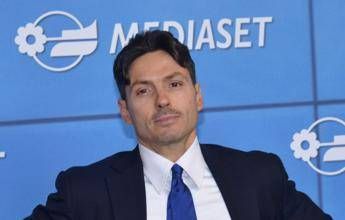Berlusconi, il figlio Pier Silvio lo ricorda a Mediaset: “Il suo modo di essere e lavorare parte del nostro Dna”