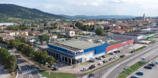 IperTosano di Montecchio Maggiore apre una nuova grande sede in tempi record: 7.000 mq, 30 casse, 1.200 parcheggi di cui 400 coperti IperTosano