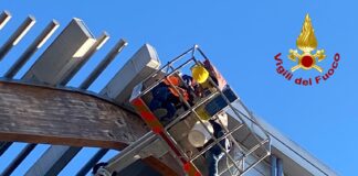 Ospedale di Santorso, due operai bloccati a 20 metri d’altezza: intervento dei vigili del fuoco. Indagine Spisal