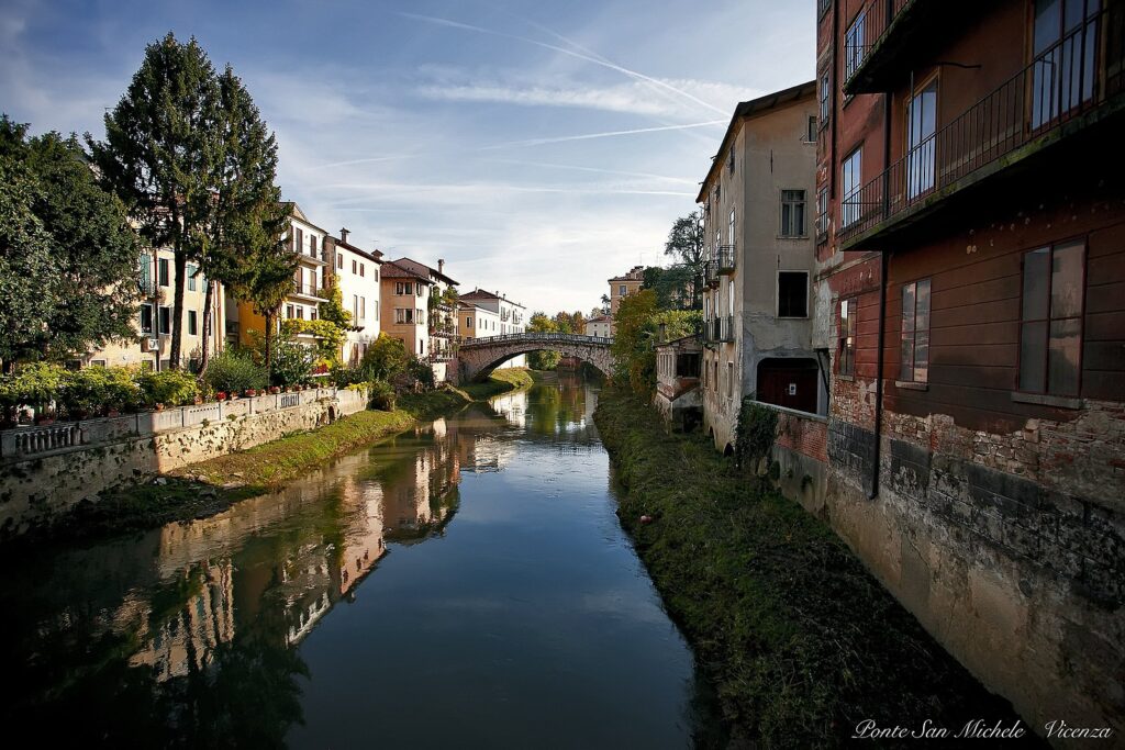 Veduta su Ponte San Michele, uno dei ponti storici di Vicenza