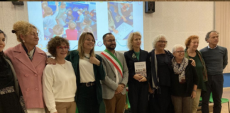 Primaria Pajello di Polegge: “Una scuola a più mani”, libro tra storia e innovazione presentato ad ex alunni, famiglie e docenti Scuola primaria Pajello di Polegge: presentato il libro "Una scuola a più mani"