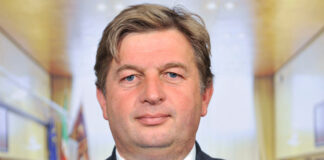 Valdegamberi e il patriarcato, il consigliere regionale veneto di nuovo sotto attacco valdegamberi su Trump