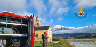 Vigile del fuoco veneto disperso dopo ondata maltempo, ritrovato il corpo nel lago di Santa Croce Vigile del fuoco disperso