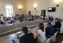 Clausola antifascista, il Consiglio comunale di Vicenza la reintroduce. FdI polemici. Cgil plaude fiaccolata clausola antifascista vicenza