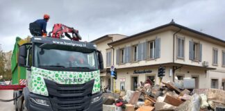 Alluvione Toscana, Etra in aiuto dei territori con tecnici e mezzi per raccogliere i rifiuti e ripulire le strade etra alluvione toscana