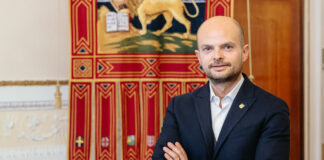 Finco (Lega-LV): “Sui documenti tornano i genitori 1 e 2: la corte d’Appello di Roma favorisce le teorie gender” Nicola Finco contro Corte d'Appello Roma