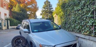 Provoca incidente automobilistico e fugge, Polizia Locale di Vicenza lo individua e lo multa incidente