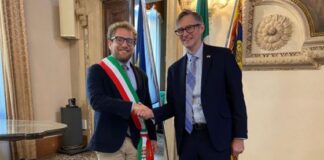 Il console generale degli Stati Uniti Douglass Benning in visita a Palazzo Trissino da Giacomo Possamai con Bulgarini d’Elci Il console generale degli Stati Uniti Douglass Benning in visita a Palazzo Trissino da Giacomo Possamai