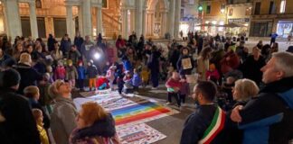 Piazza dei Signori a Vicenza, in 300 al girotondo per la pace