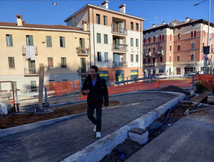 Assessore Spiller in sopralluogo al cantiere per ciclabile in viale Risorgimento